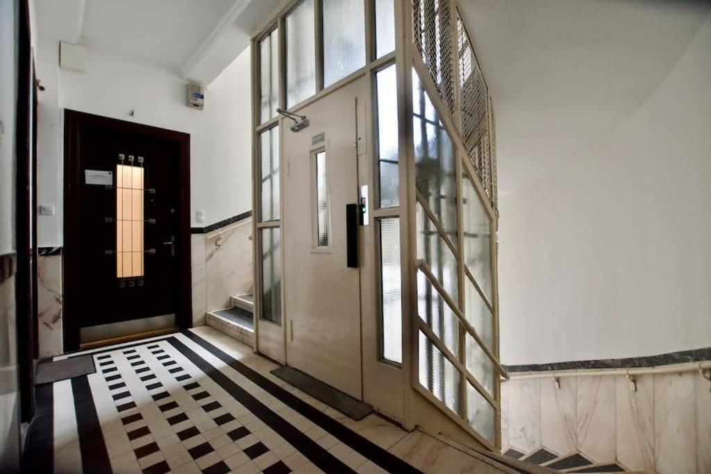 Premium Apartment By Hi - Central 2 Bedroom - Best View Budapest Luaran gambar