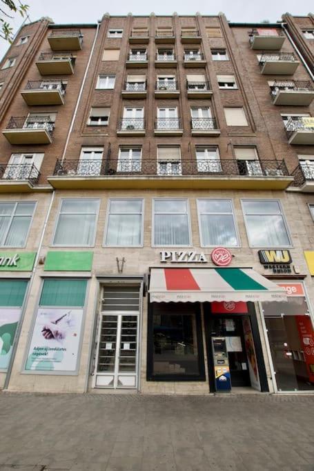 Premium Apartment By Hi - Central 2 Bedroom - Best View Budapest Luaran gambar