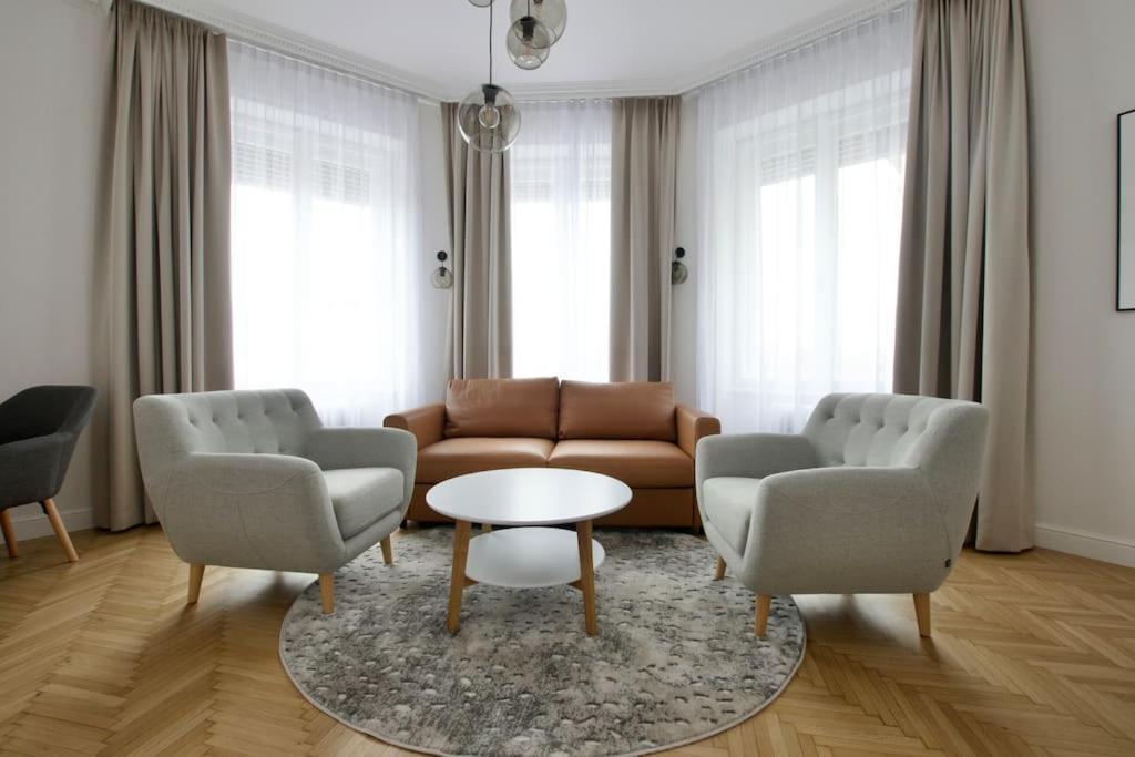 Premium Apartment By Hi - Central 2 Bedroom - Best View Budapest Luaran gambar