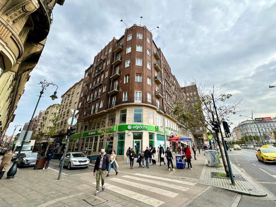 Premium Apartment By Hi - Central 2 Bedroom - Best View Budapest Luaran gambar