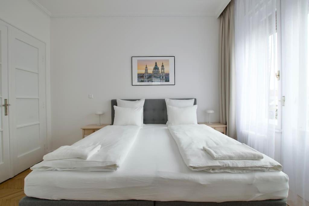 Premium Apartment By Hi - Central 2 Bedroom - Best View Budapest Luaran gambar